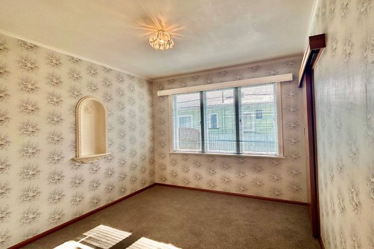 Photo of property in 15 Wycliffe Street, Onekawa, Napier, 4110