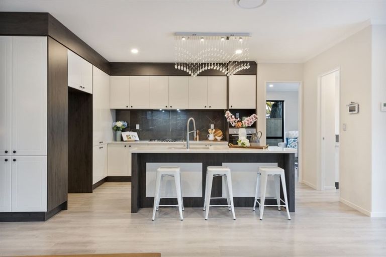 Photo of property in 11 Bunbeg Crescent, Flat Bush, Auckland, 2019