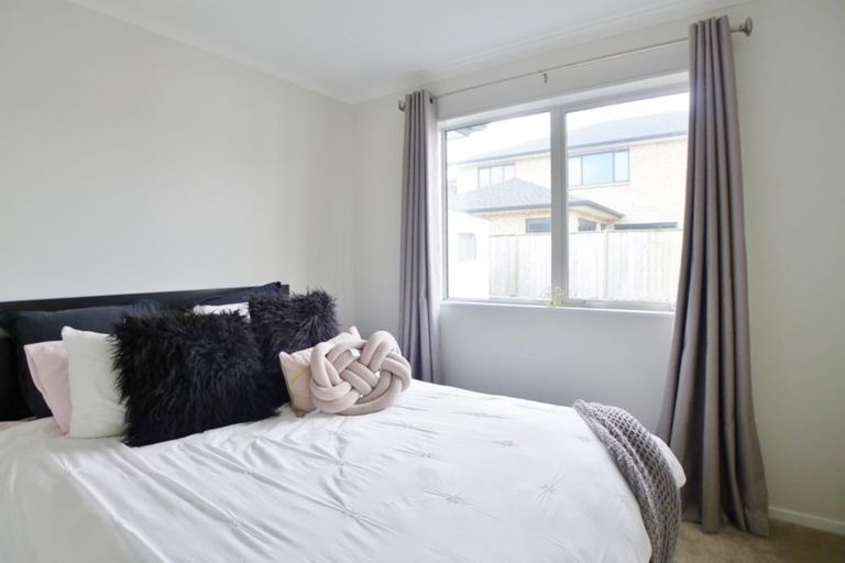 Photo of property in 4 Iwinuku Crescent, Wattle Downs, Auckland, 2103