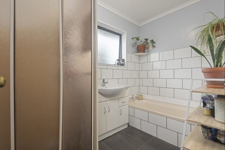 Photo of property in 9a Rolleston Street, Hokowhitu, Palmerston North, 4410