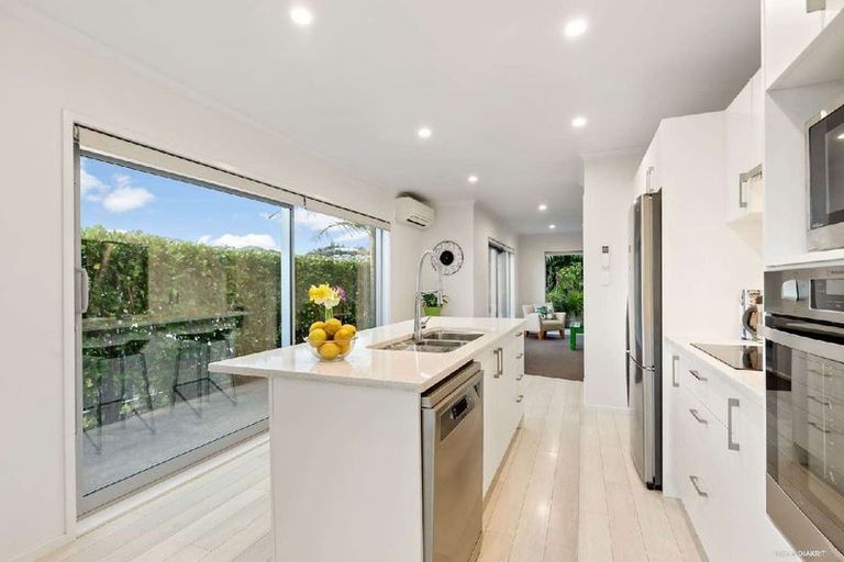 Photo of property in 8 Karauria Lane, Orewa, 0931