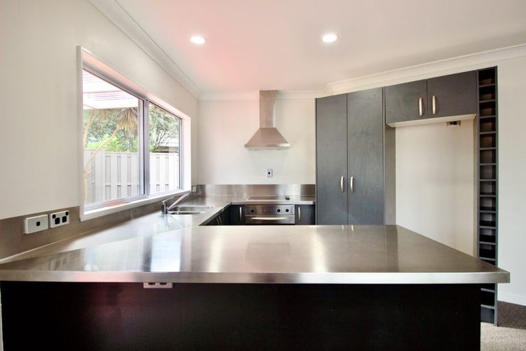 Photo of property in 88 Lantana Road, Green Bay, Auckland, 0604