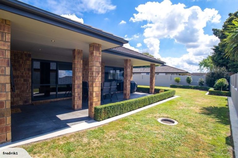 Photo of property in 14 Hampshire Court, Flagstaff, Hamilton, 3210