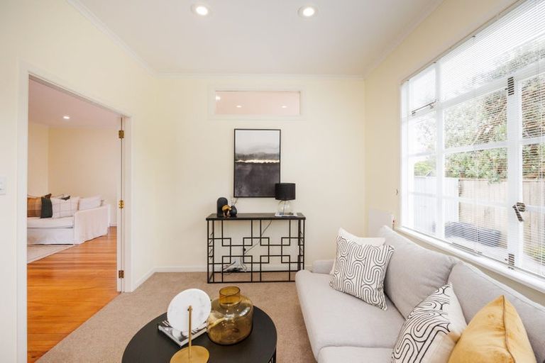 Photo of property in 215a Victoria Avenue, Hokowhitu, Palmerston North, 4410