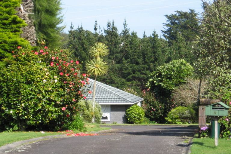 Photo of property in 5 Byron Place, Whalers Gate, New Plymouth, 4310