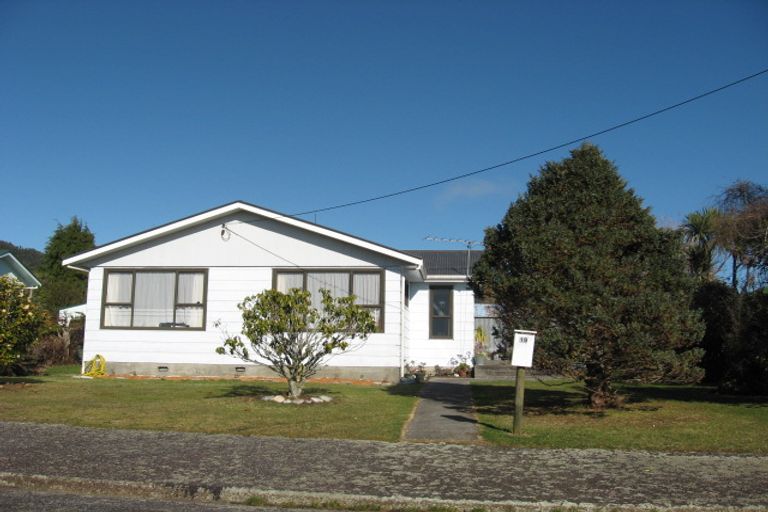 Photo of property in 19 Monteith Street, Ross, 7812
