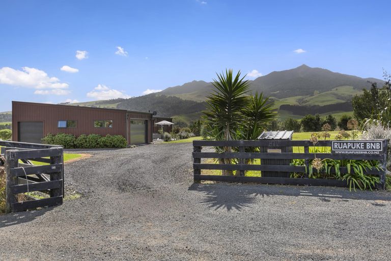 Photo of property in 812 Ruapuke Road, Raglan, 3296