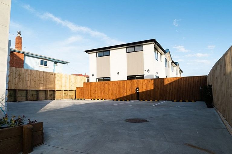 Photo of property in 52c Vodanovich Road, Te Atatu South, Auckland, 0610