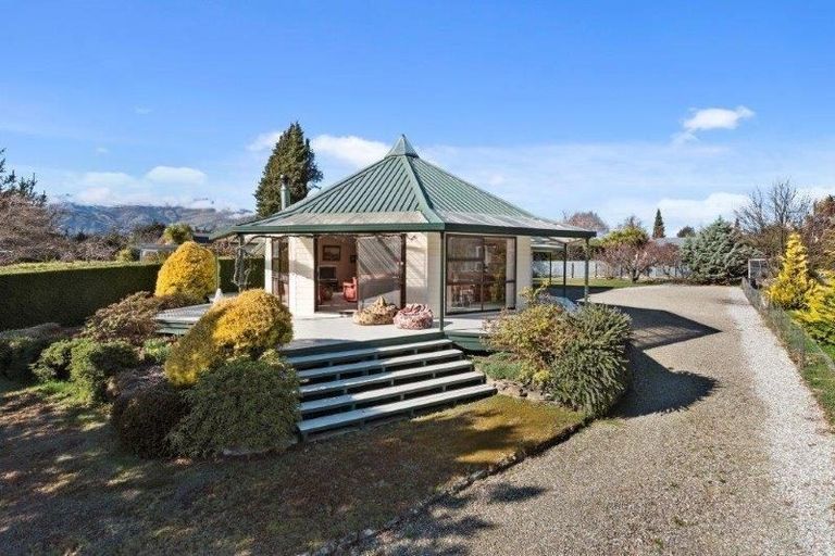 Photo of property in 28 Flora Dora Parade, Lake Hawea, Wanaka, 9382