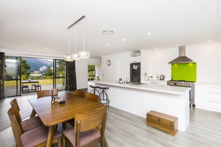 Photo of property in 6 Mount Marua Way, Timberlea, Upper Hutt, 5018