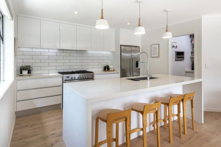 Photo of property in 70 Beach Road, Mellons Bay, Auckland, 2014