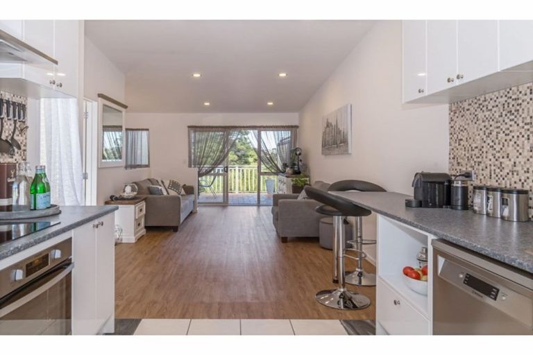 Photo of property in 1/206 Manuka Road, Bayview, Auckland, 0629