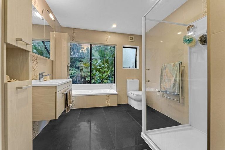 Photo of property in 576c South Titirangi Road, Titirangi, Auckland, 0604