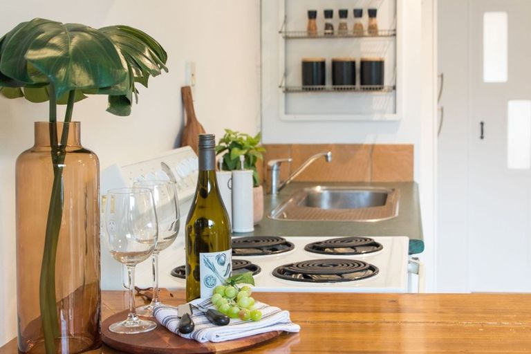 Photo of property in 2/4 Wynyard Road, Mount Eden, Auckland, 1024