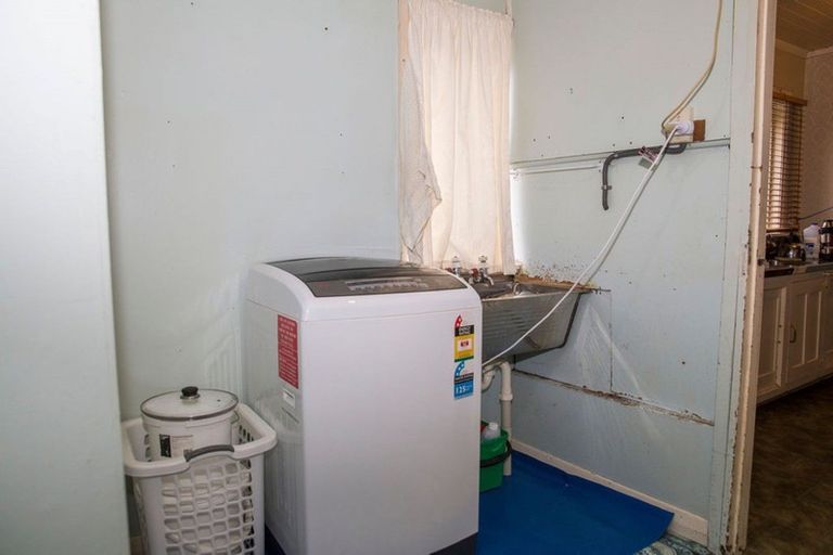 Photo of property in 1 Windsor Street, Dannevirke, 4930