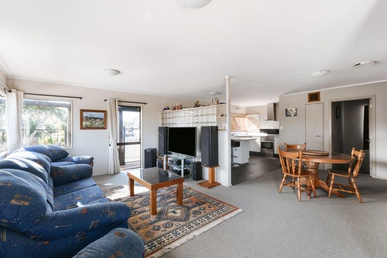 Photo of property in 27 Te Arawa Place, Welcome Bay, Tauranga, 3112