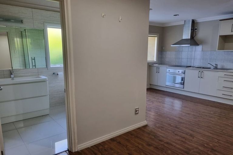 Photo of property in 7 Harrowglen Drive, Northcross, Auckland, 0632