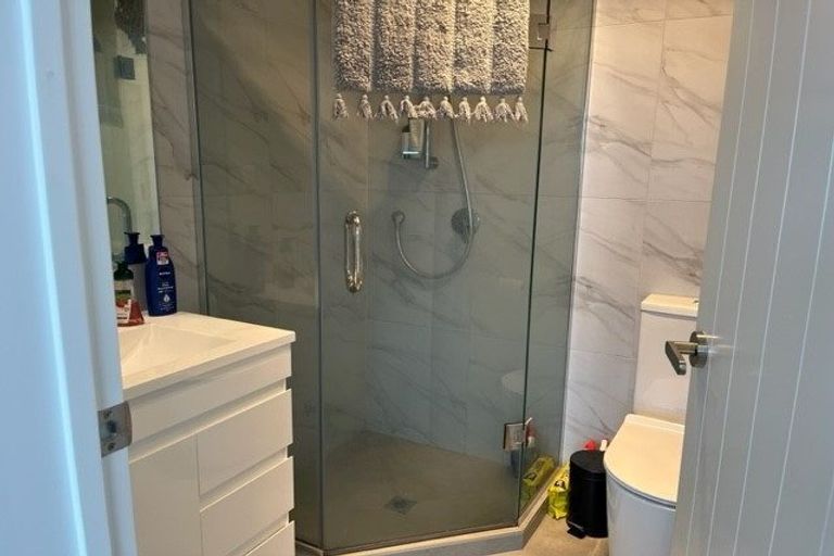 Photo of property in 4/60 Highland Drive, Highland Park, Auckland, 2010