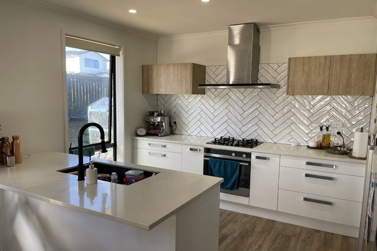 Photo of property in 1 Verdot Close, Kumeu, 0810