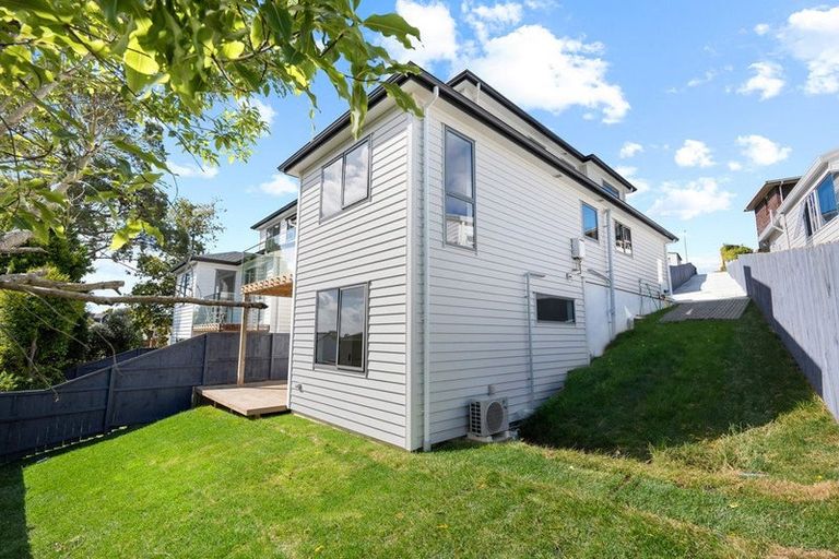 Photo of property in 144a Oaktree Avenue, Browns Bay, Auckland, 0630