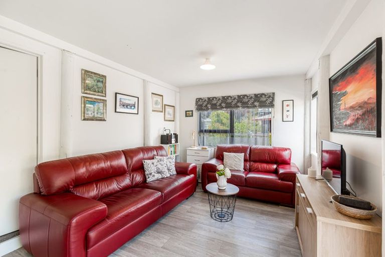 Photo of property in 2/17 Duncan Avenue, Te Atatu South, Auckland, 0610