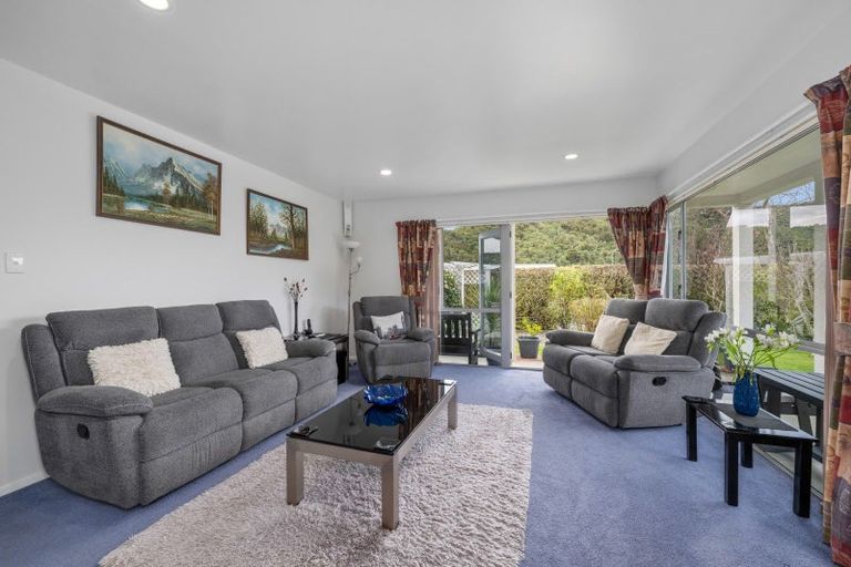 Photo of property in 26 Ranui Street, Waikawa, Picton, 7220