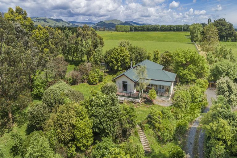 Photo of property in 68 Harts Road, Turitea, Palmerston North, 4472