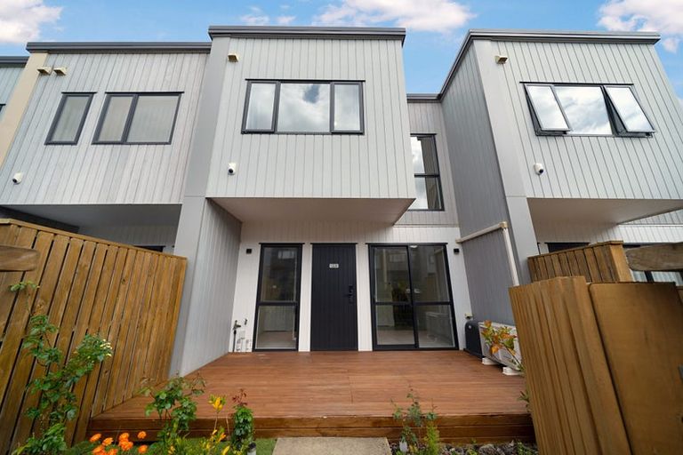 Photo of property in 132e Tiriwa Drive, Massey, Auckland, 0614