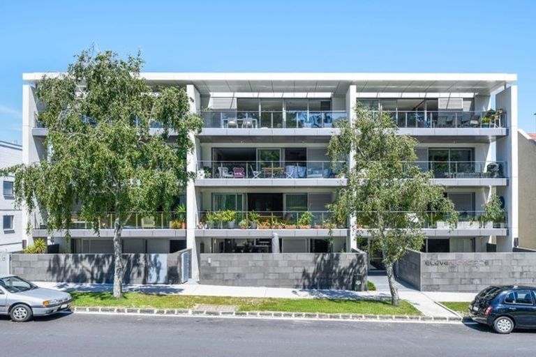 Photo of property in 2/11 George Street, Mangere East, Auckland, 2024
