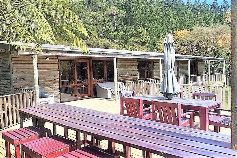 Photo of property in 130 Wyndham Road, Pinehaven, Upper Hutt, 5019