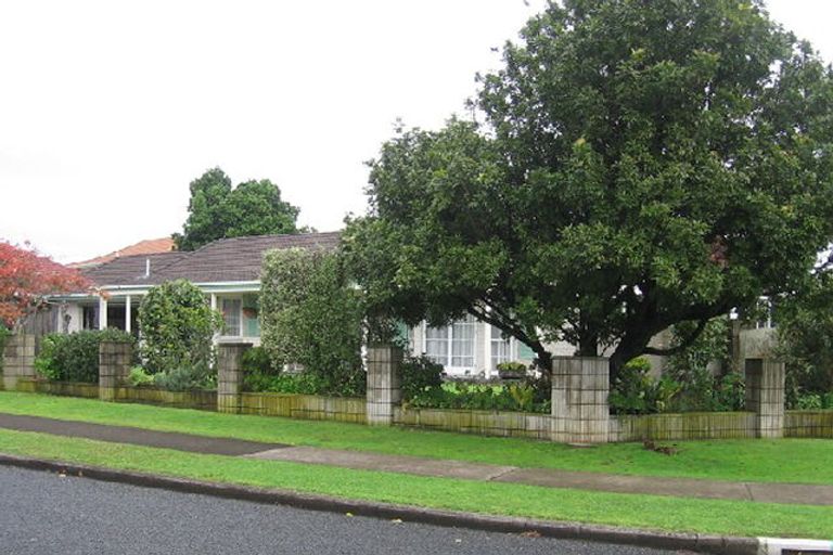 Photo of property in 2 Matuku Place, Papatoetoe, Auckland, 2025