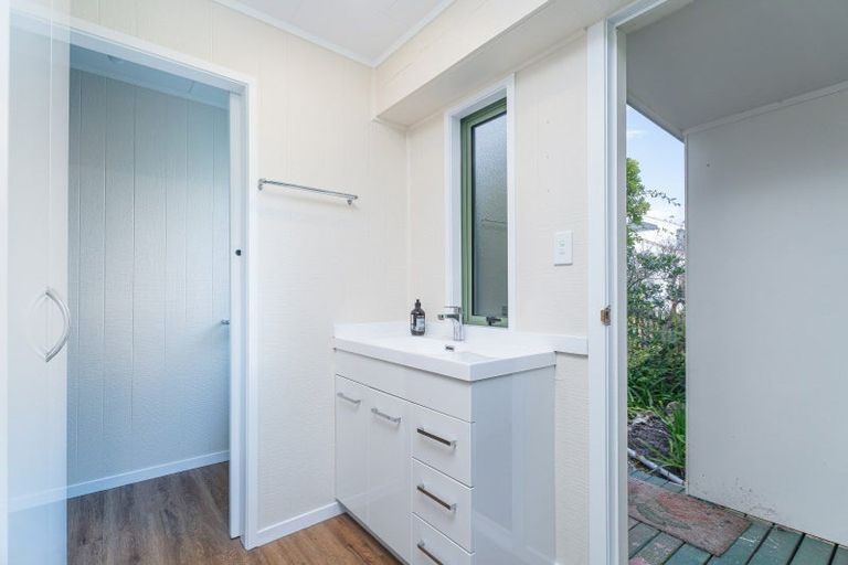 Photo of property in 13 Tairua Heights, Tairua, 3508