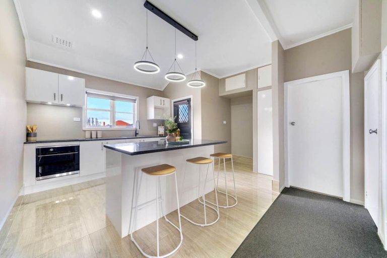 Photo of property in 35 Seddon Avenue, Papatoetoe, Auckland, 2104