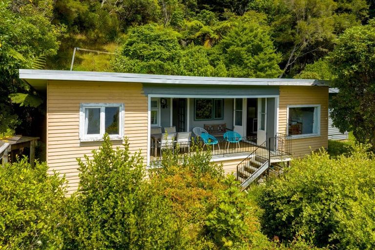 Photo of property in 1974 Queen Charlotte Drive, Momorangi Bay, Picton, 7281