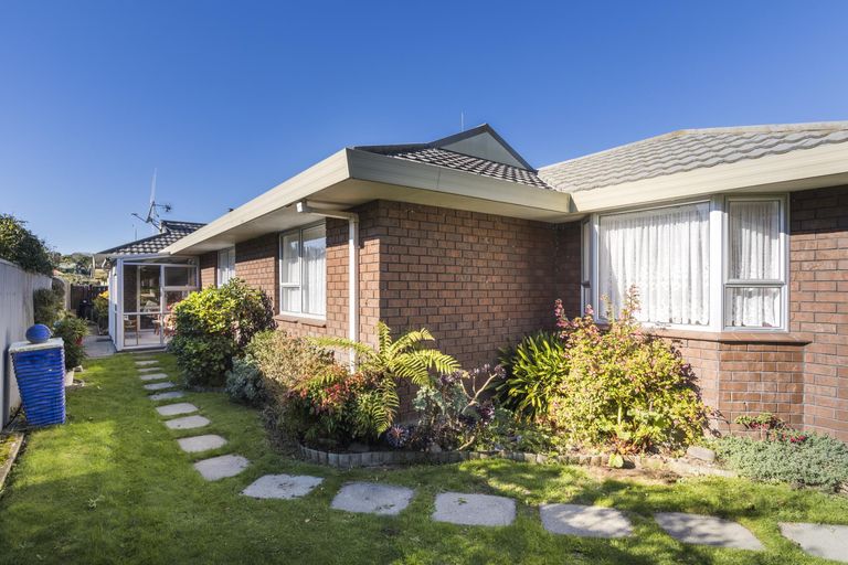 Photo of property in 8 Edgecombe Court, Roslyn, Palmerston North, 4414