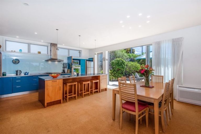 Photo of property in 50 Cliff Road, Torbay, Auckland, 0630