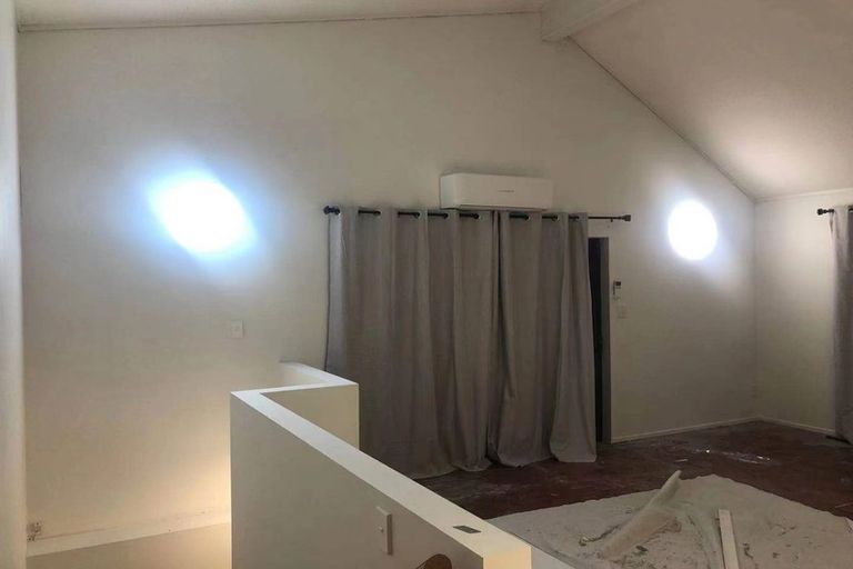 Photo of property in 4/17 Akoranga Drive, Northcote, Auckland, 0627