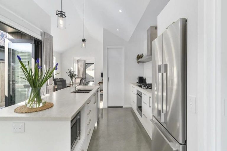 Photo of property in 11 Bale Road, Jacks Point, 9371