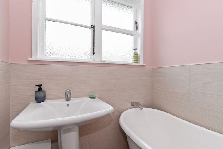 Photo of property in 76 Fairfield Road, Fairfield, Hamilton, 3214