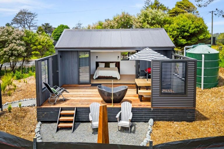 Photo of property in 94 Amreins Road, Waitakere, Henderson, 0782