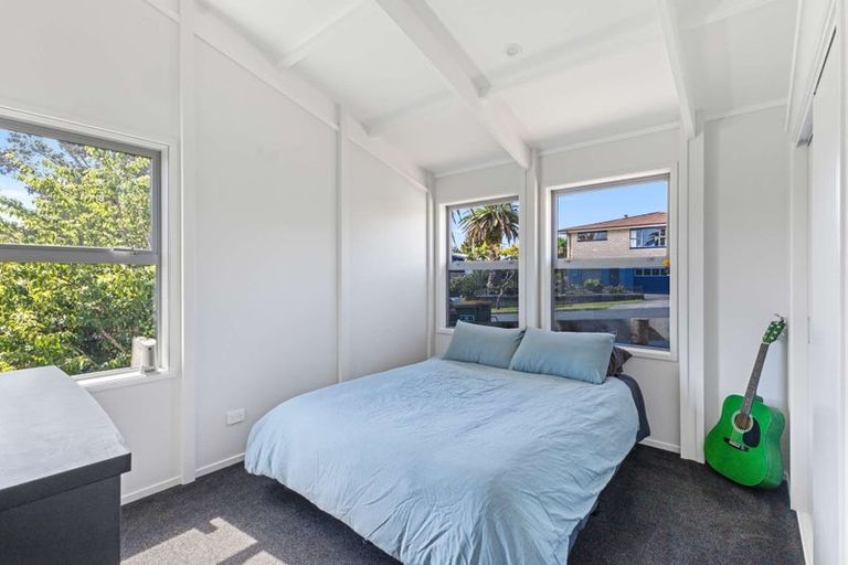 Photo of property in 14 Nevada Drive, Merrilands, New Plymouth, 4312