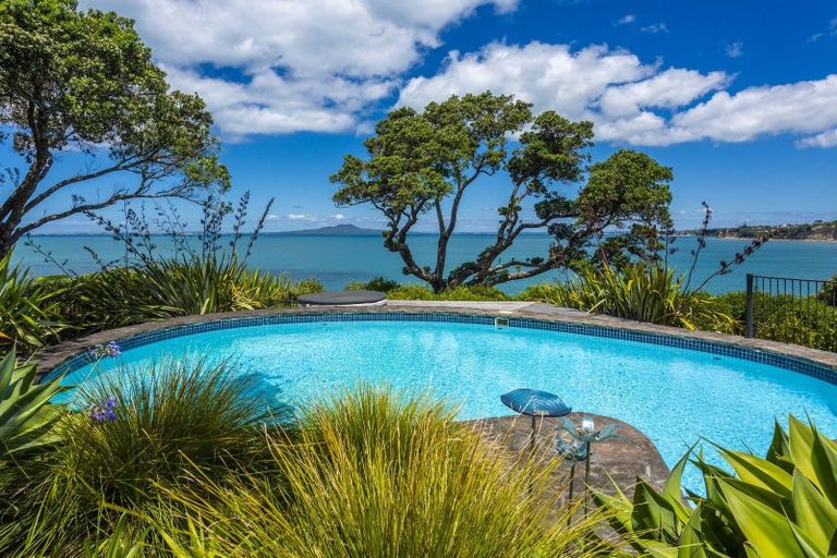 Photo of property in 62 Sharon Road, Waiake, Auckland, 0630