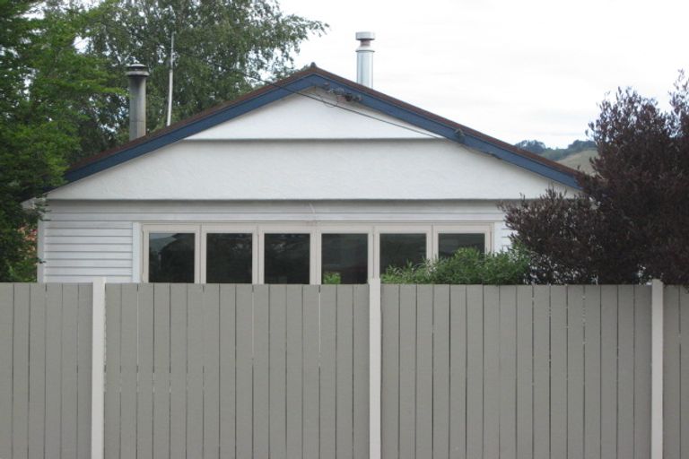 Photo of property in 82 Sandwich Road, Beckenham, Christchurch, 8023