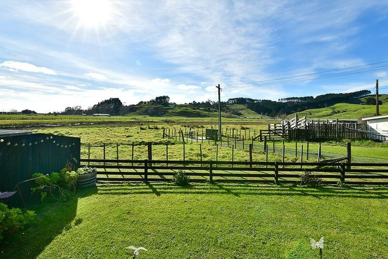 Photo of property in 4/12 Miro Street, Helensville, 0800