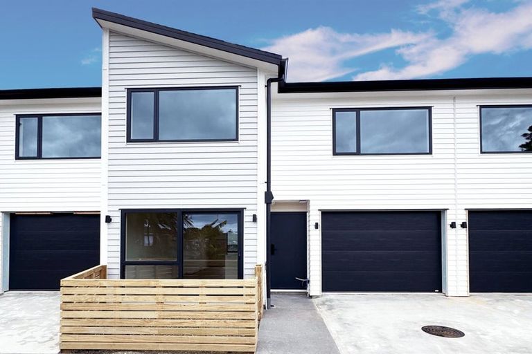 Photo of property in 22d Royton Avenue, Mangere East, Auckland, 2024