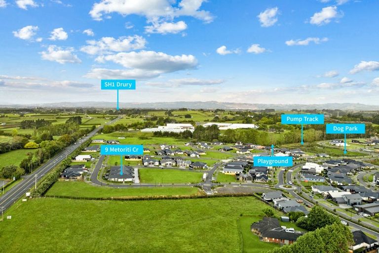 Photo of property in 9 Metoriti Crescent, Karaka, 2124