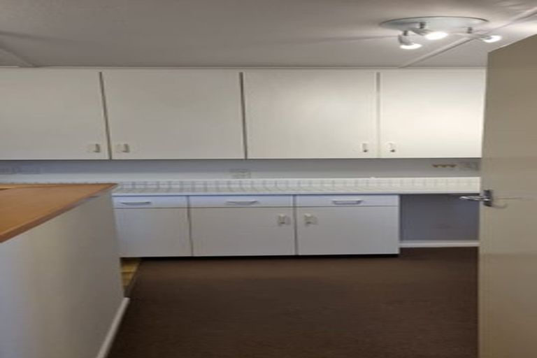 Photo of property in 18 Saulbrey Grove, Woburn, Lower Hutt, 5010