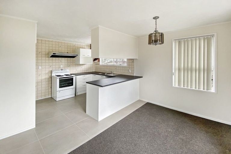 Photo of property in 15 Pisces Road, Glen Eden, Auckland, 0602