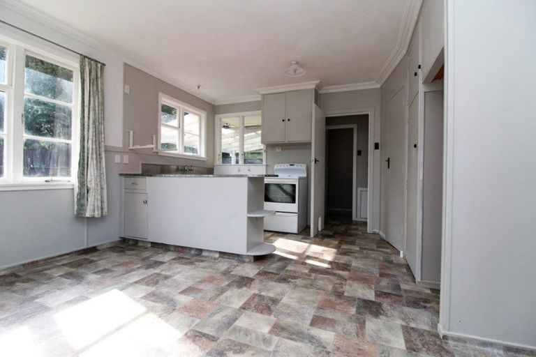 Photo of property in 59a Seaview Road, Marfell, New Plymouth, 4310