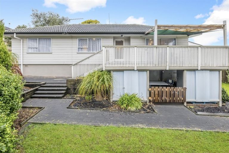Photo of property in 1/40 Kingsclere Place, Goodwood Heights, Auckland, 2105
